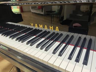 Yamaha grand piano G2