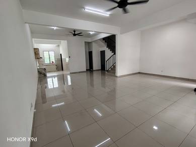 Aman Putri Renovated Double storey Terrace, Seksyen U17 Shah Alam.