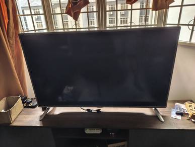 LG 47" Smart TV – Faulty Backlight