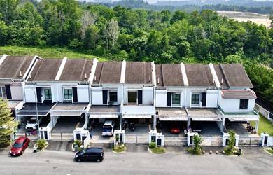 NICELY RENOVATED Double Storey Terrace LAMAN DELFINA Nilai Impian