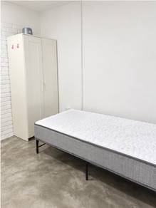 SS14 Female Medium Room for Rent
