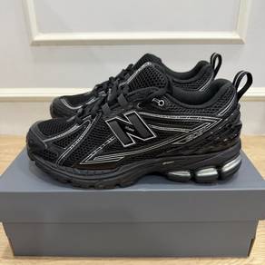 New Balance 1906R Triple Black