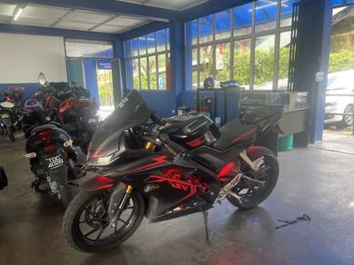 R15 Yamaha V3