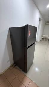 Peti Sejuk LG duq pintu