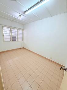 Subang Jaya 1.5 Storey in USJ2 freehold extended kitchen