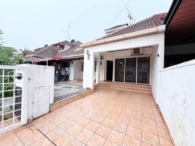 Subang Jaya 1.5 Storey in USJ2 freehold extended kitchen