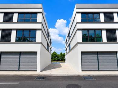 3 Storey End Lot Shop in Laman Idaman, Bukit Jelutong For Rent.