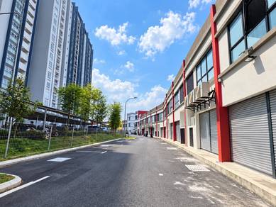 3 Storey End Lot Shop in Laman Idaman, Bukit Jelutong For Rent.