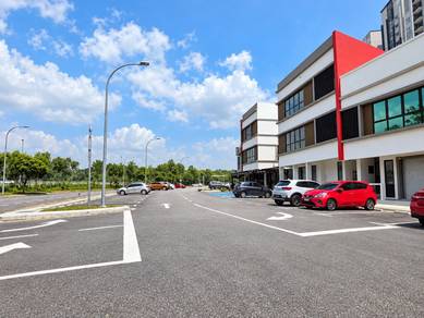 3 Storey End Lot Shop in Laman Idaman, Bukit Jelutong For Rent.