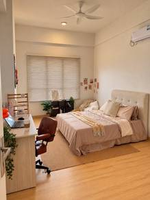 Honey Hideaway Master Room [Strictly Female Unit]