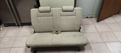 Kerusi belakang Toyota Avanza 2009