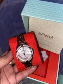 Jam untuk perempuan