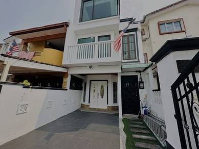 Beautiful FULLY EXTENDED RENOVATED 3 STOREY TAMAN SELAYANG MULIA