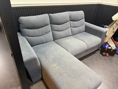 Sofa warna light blue and gray