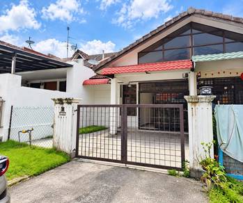 Taman Molek Renovated 1.5 Storey Terrace Freehold 3R2B