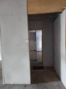 Kolombong 1st Floor | Jln Buah Duku | Road Frontage