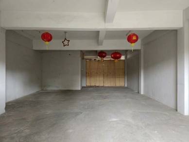 Kolombong 1st Floor | Jln Buah Duku | Road Frontage