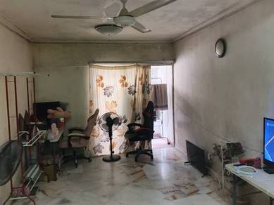 Iris Apartment (Taman Desa)