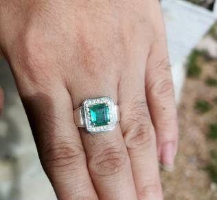 cincin zamrud