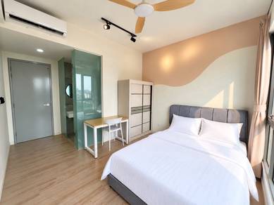 3 Min Walk MRT & Mall, Master Room w/ Private Bath, EMERALD 9, CHERAS!