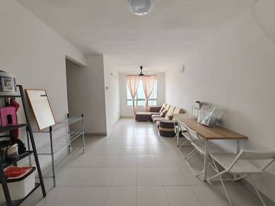 CENTRIO AVENUE for rent  -- bu 750sf , Good Condition !!