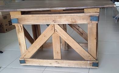 GOOD SOLID PALLET WOOD CRAFT TABLE Special made