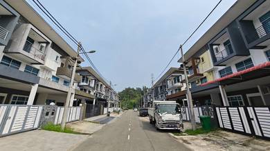 Gayamas 118 | Triple Storey | Bare Condition | Below Market Value