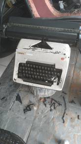 Mesin Taip Vintage Olympia Antik 
