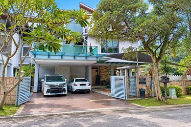 Fully Furnished Semi-D Corner Lot House in Bukit Jelutong For Rent.