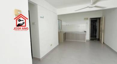 Centrio Avenue in Gelugor 700sf Well Maintained Unit 1 Car park