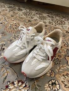 New Balance 327