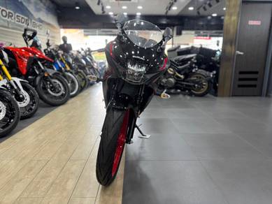 Suzuki GSX R150 Promotion Kaw² & Ready Stock