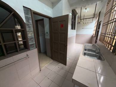 Desa cemelang @ jalan saga Double storey For sale