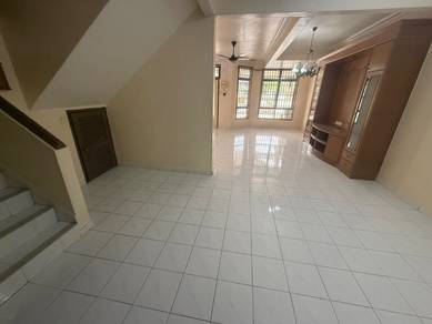 Desa cemelang @ jalan saga Double storey For sale