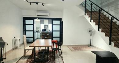 Bangi Avenue 3 Storey, Solar Panel, Full Aircond, Renovated, For Rent