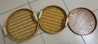 Round trays