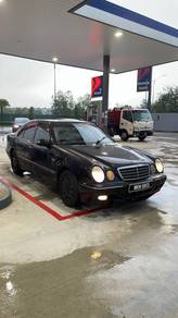 2000 Mercedes Benz E-CLASS 2.4 240 ELEGANCE (CBU)