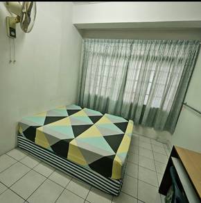 Bilik sewa fully furnished yg ada aircond dan kipas.