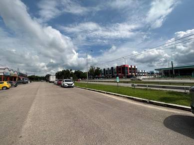 Pekan Nanas 2 Storey Shop For Sale