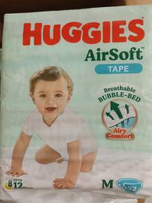 New Huggies Pampers M size