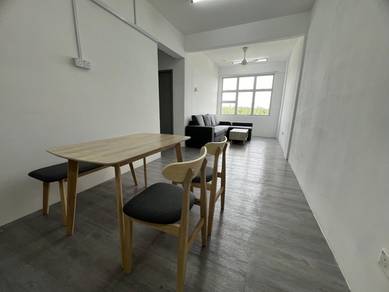 Fully Furnished 3 Bed 2 Bath @ Pulai Mutiara 3, New SPC Floor