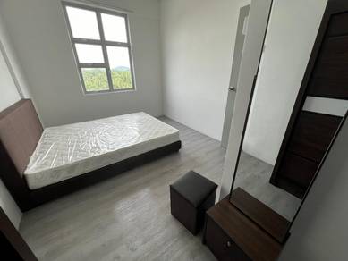 Fully Furnished 3 Bed 2 Bath @ Pulai Mutiara 3, New SPC Floor