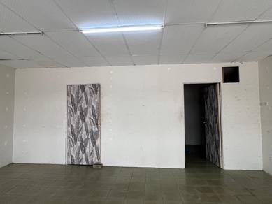 Seri Kembangan Putra Permai Shop-Ground Floor, Below Flat, 660sqft