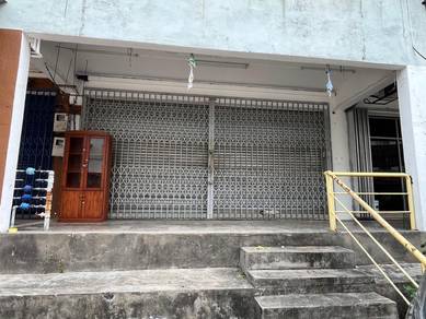 Seri Kembangan Putra Permai Shop-Ground Floor, Below Flat, 660sqft
