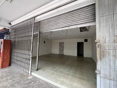 Seri Kembangan Putra Permai Shop-Ground Floor, Below Flat, 660sqft