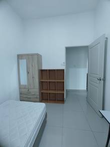 Miri South Lake Semi D House Lady Room for Rent.