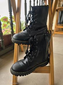 Black boots 