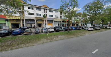 cheras-1.5 sty shoplot+mezzanine floor . commercial park-20x70
