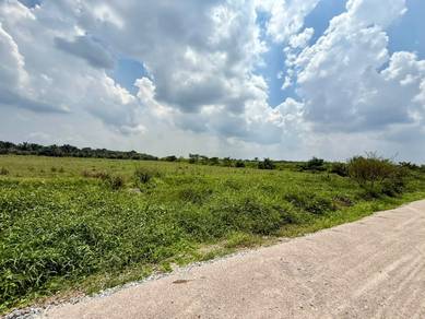 Pontian Parit Sikom 5.9 Acre Beside Main Road Flat Land 128k/acre