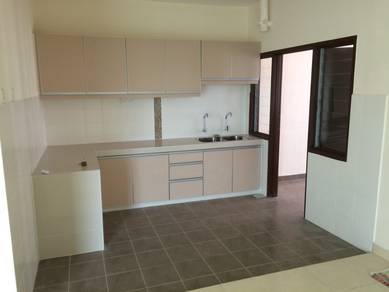 VILLA PARK, Taman Bukit Serdang, Seri Kembangan, FREEHOLD, 2 Car Park